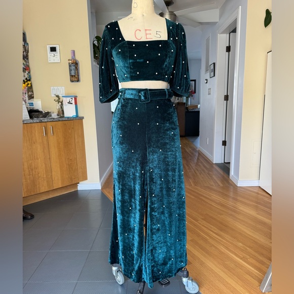 UO Perla Embellished Emerald Velvet Set - Picture 2 of 10